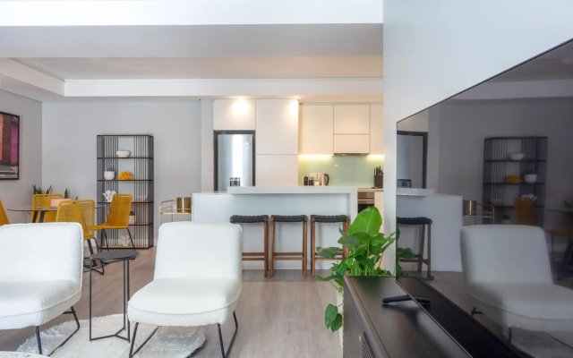 Trendy 2 bedroom apartment in Greenpoint, Cape Town.