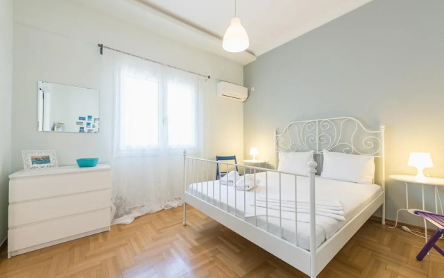 Spacious Acropolis Home by Cloudkeys