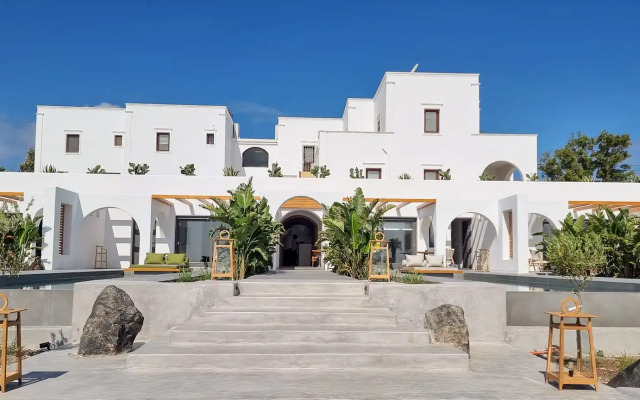 Numa Santorini