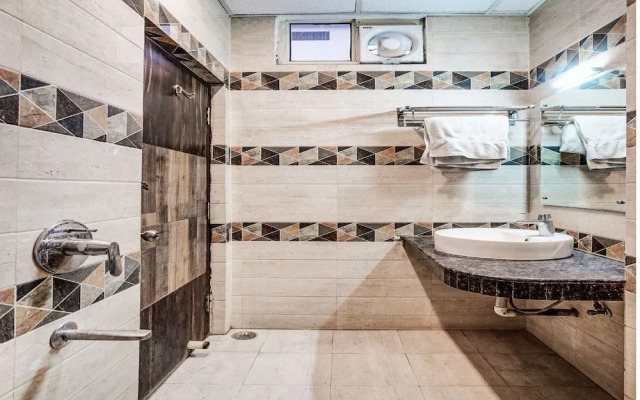 Travellers Inn by OYO Rooms