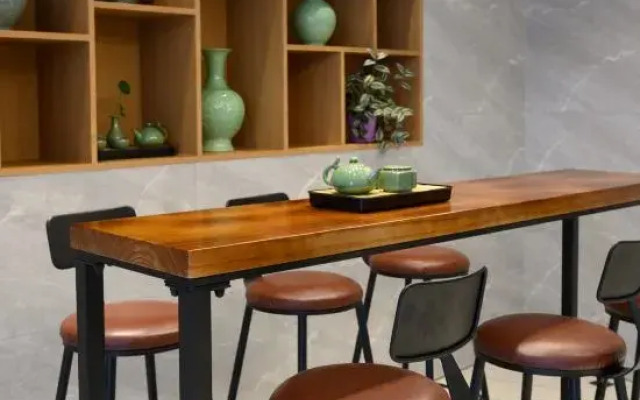 Yisu Qingju Hotel (Cixi Yintai City)