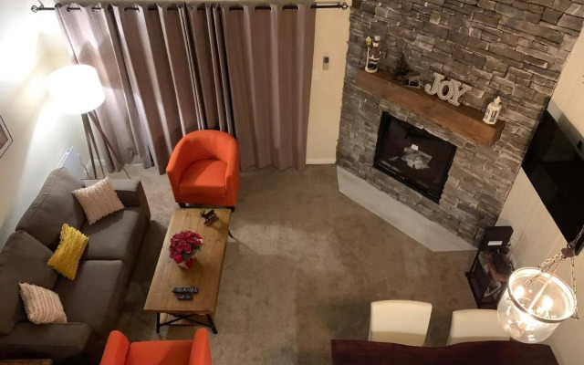 Stunning Condo - View on Lake Tremblant & Mountain
