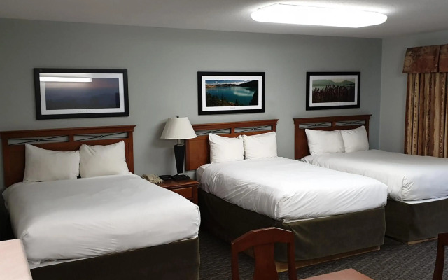 Riverland Inn & Suites