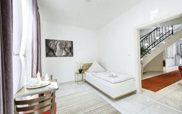 Amanda Hostel