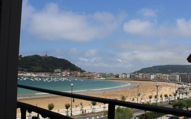 SEAFRONT LUXURY STUDIO - by SanSebastianApartments.es