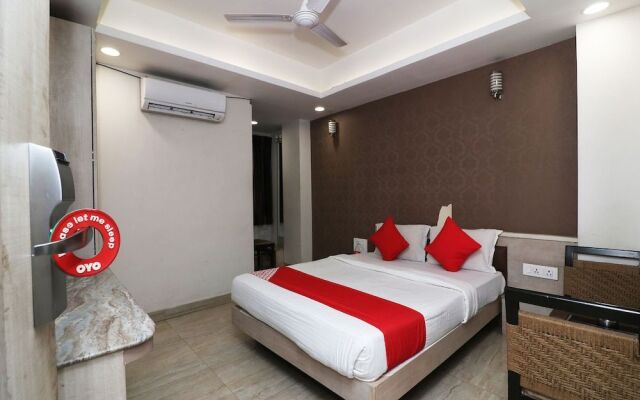 OYO Flagship 23530 Smriti Star Hotel