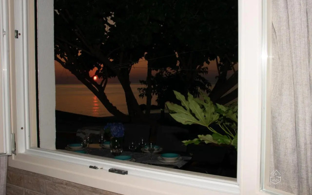 Genevieve Sea House - by the sea ....on the beach.