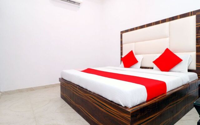 Oyo 43845 Hotel Red Velvet Inn