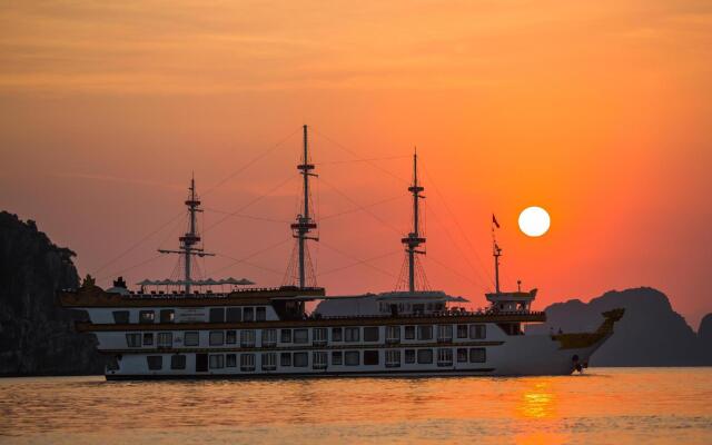 Legend White Dolphin Cruise