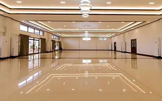 RedDoorz Premium at Trece Indang Road