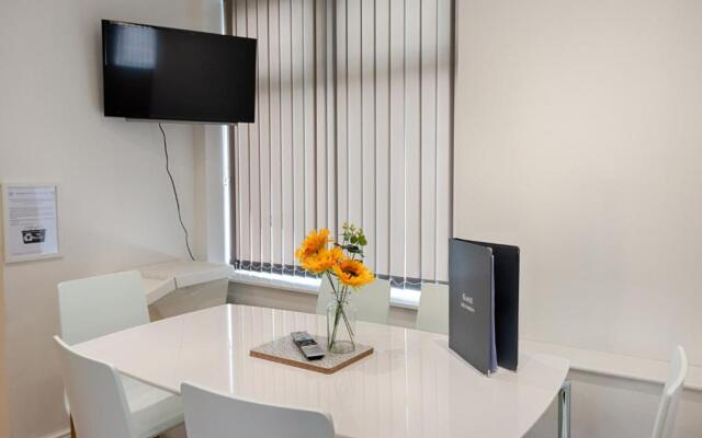 Eaton House 2 - TV in Every Bedroom!