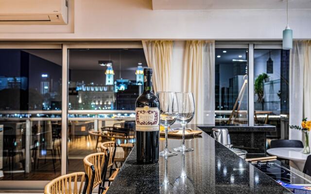 2BR Family Apt Puente de la Mujer View