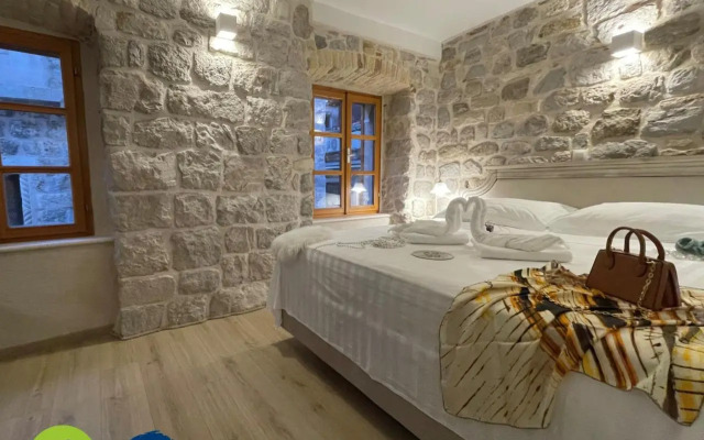 Dubrovnik Throne Suite III.
