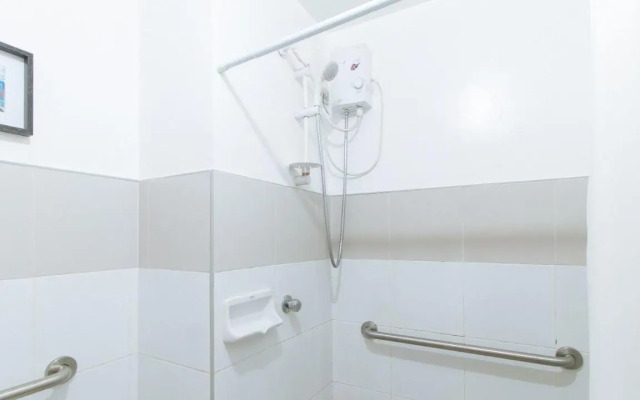 RedDoorz Plus @ Buendia Ave Makati
