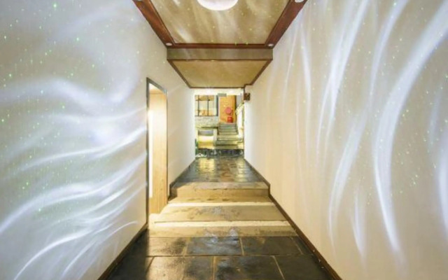 Weijianshan Courtyard Inn