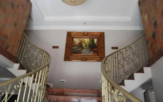 Savoy Lodge - Standard Double Room 7