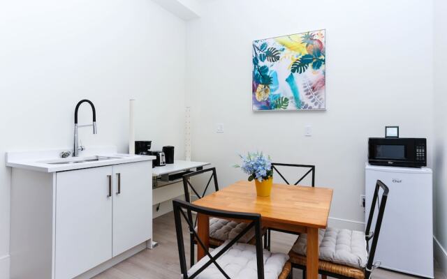 Tasteful 2 Bedroom Suite near Marine Gateway by Elevate Rooms