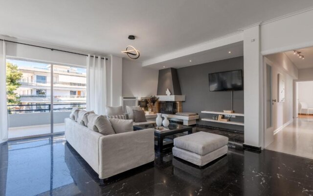 Sophisticated and Spacious 3 Bdrm apt in Glyfada Center