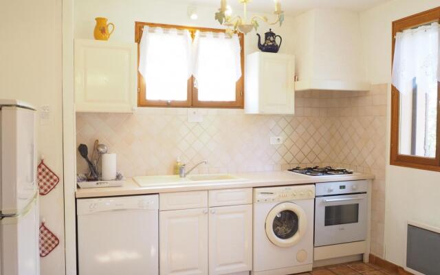 Holiday home with outdoor pool, Bédoin