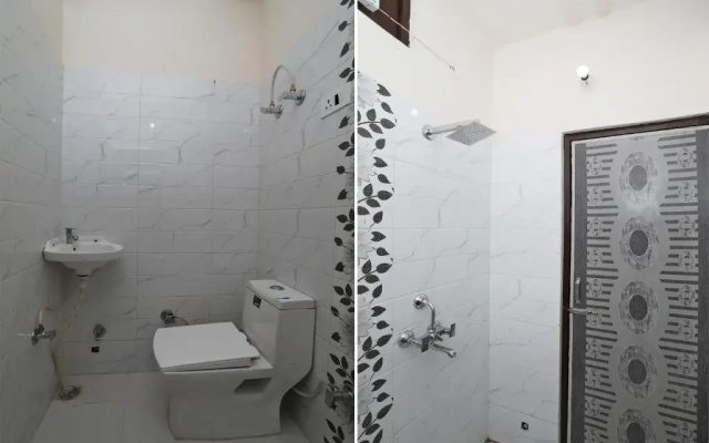 Oyo 39767 Hotel Av Plaza
