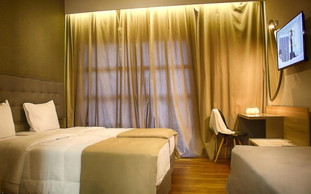 Athlos Hotel