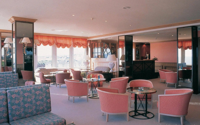 Carcavelos Beach Hotel