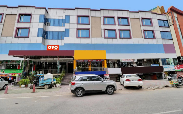 OYO 90654 Hotel Grand Luxury