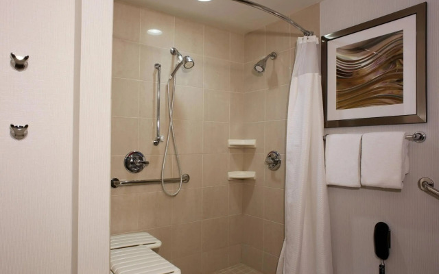 Courtyard by Marriott Hamilton