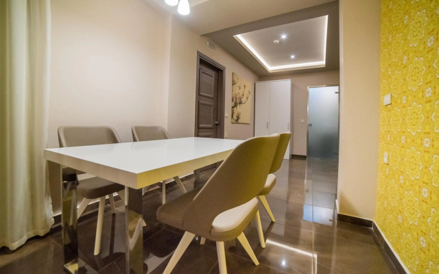 Koukounaria Hotel & Suites