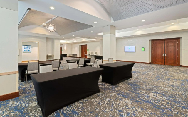 Embassy Suites by Hilton Tampa USF Near Busch Gardens