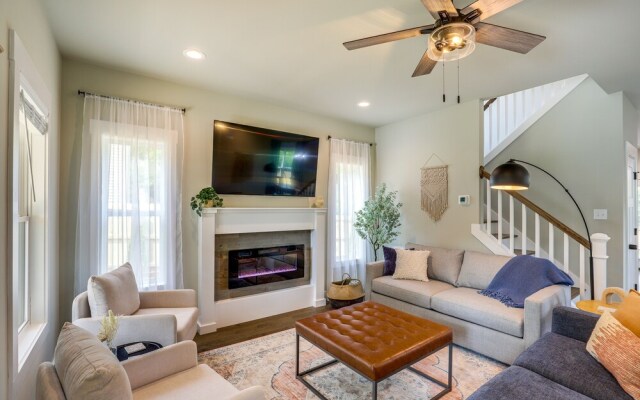 Getaway w/ Fire Pit: 3 Mi to River Arts District!