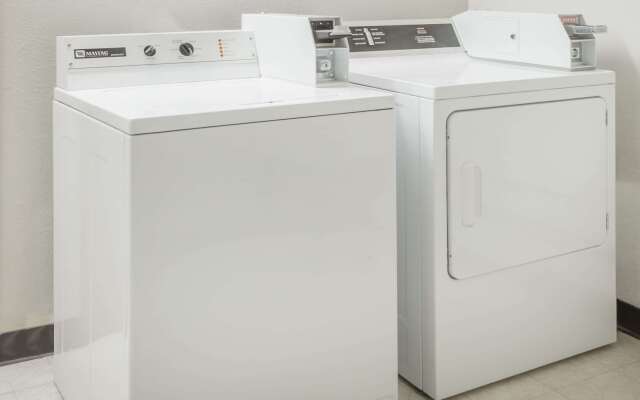 Super 8 by Wyndham Newcomerstown