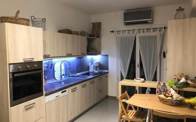 Classy lux apt w/ sea view, garden, parking