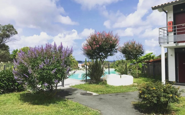 Bella Vista Guest Center Pays Basque