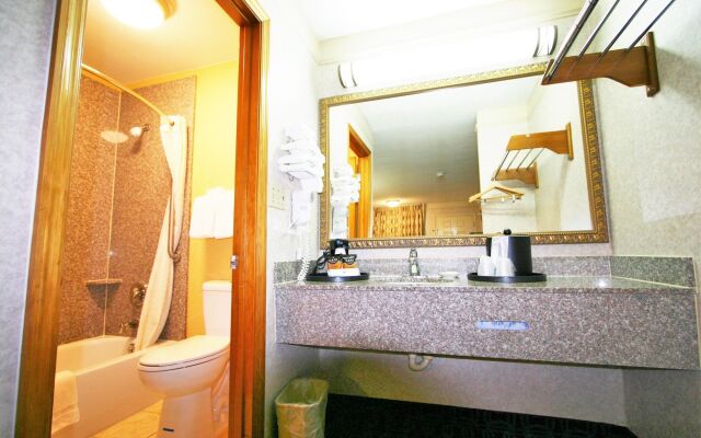 Deluxe Inn Fayetteville - I-95 Exit 49