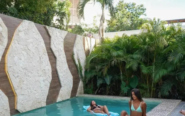 Dune Luxury Condos - Suite w Private Terrace
