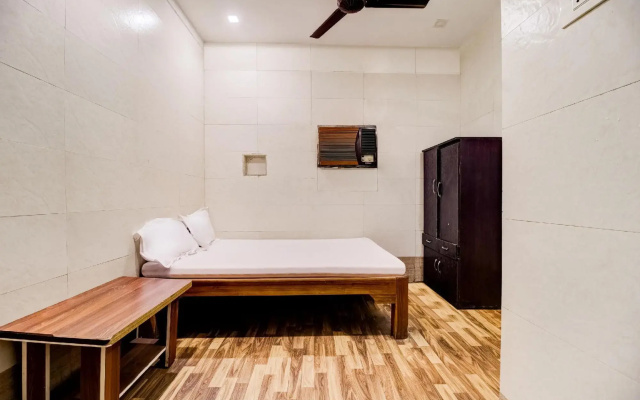 Sargam Lodging And Boarding by OYO Rooms