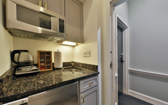 Spacious Studio With Fast Wifi!