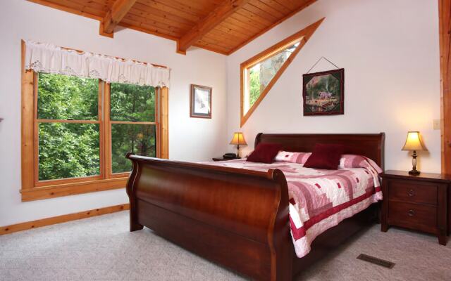 Dream Catcher 2 Bedrooms Hot Tub Near Golf Course Views Sleeps 6