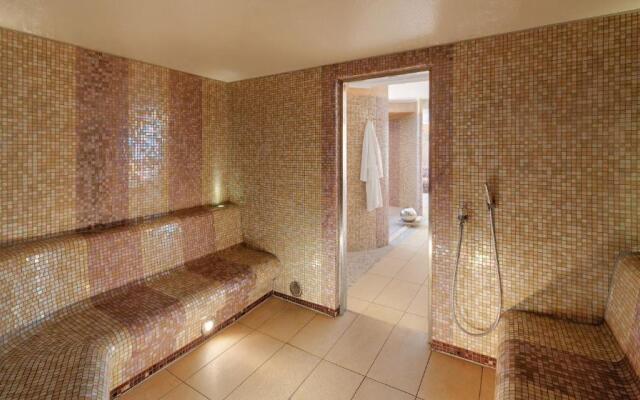 Nells Park Hotel