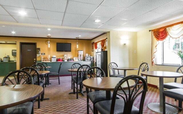 Econo Lodge Madison East