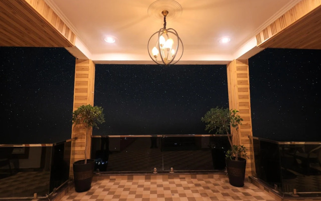 The Hoften Snowia Luxury Stay Near Bhalugarh Waterfall