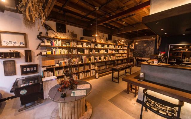 Book & Guesthouse Hitotomaru