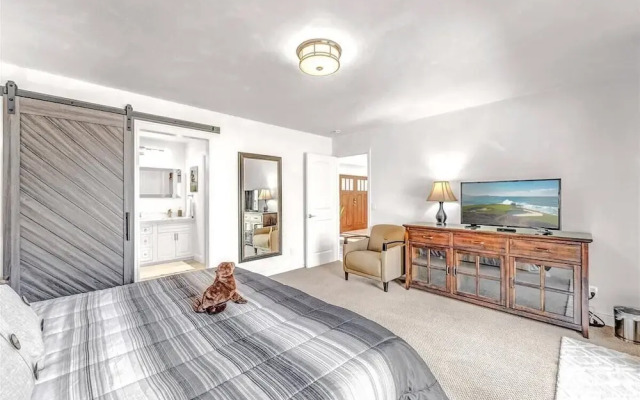 Pebble Beach Barking Seals - 5min Walk to the Beach!