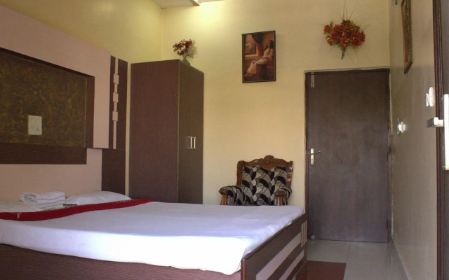 OYO 12221 Hotel M house