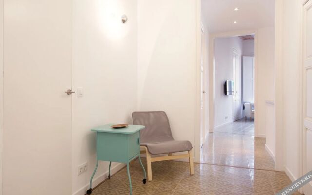 Modernist Flat - Sagrada Familia