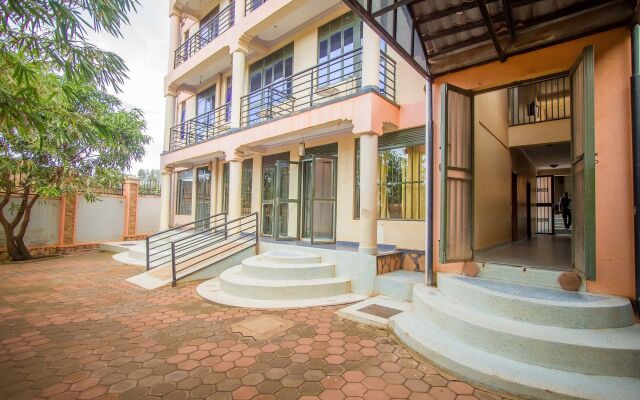 Brimax Hotel