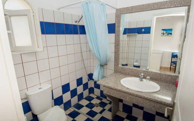 Fira Calm Hotel