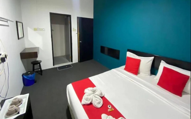 Hotel O Captain Hotel Cafe & Bistro