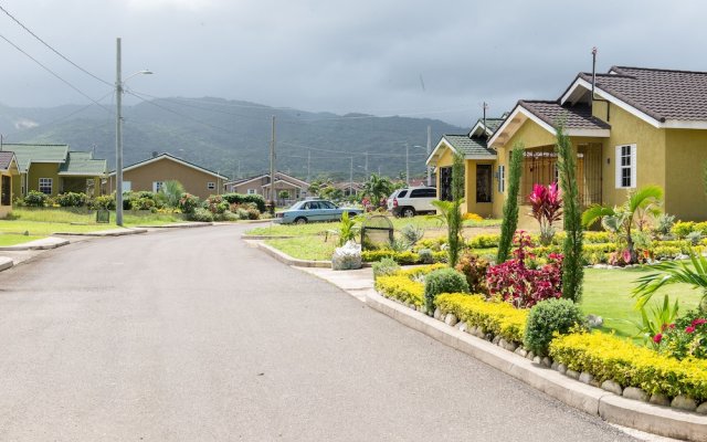 Ocho Rios Beach House at Dax Hall